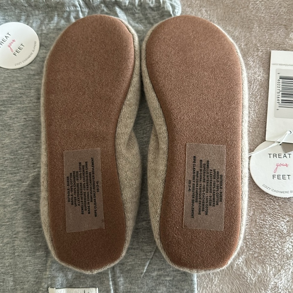Skin Worldwide 100% Cashmere Slippers with Suede Sole - Picture 5 of 5